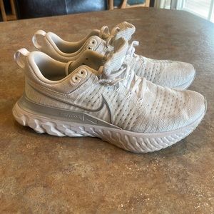 Women’s Nike react size 11